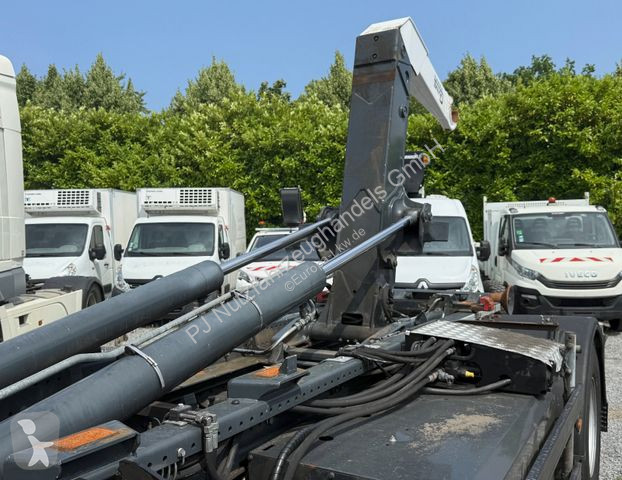 Kamion Iveco 330