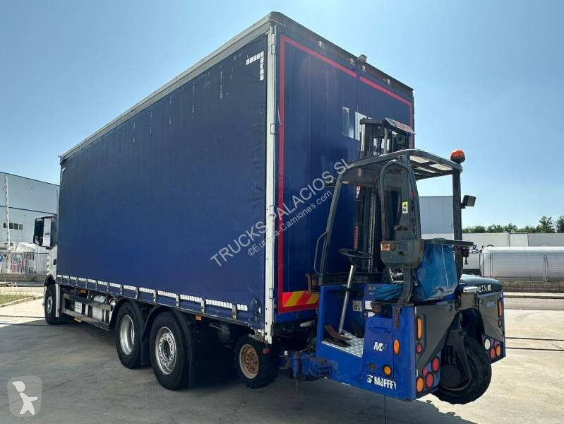 Camion Mercedes con carretilla transportable...
