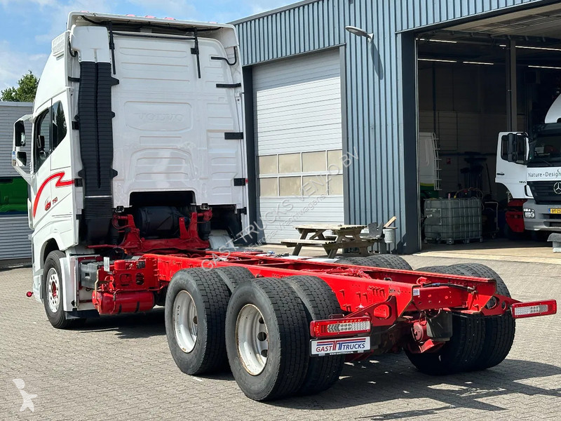 Kamion Volvo 16750 6x4 Globe XL Chassis...