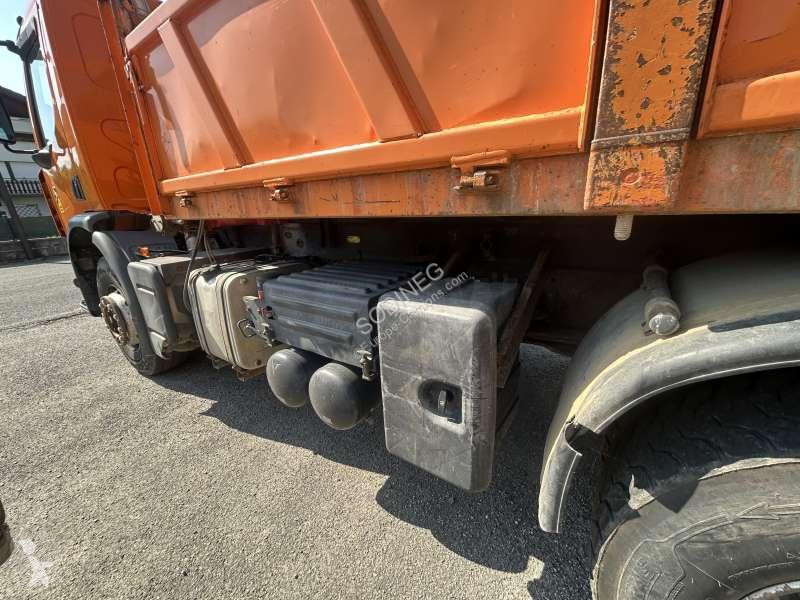 Kamion Renault  Grue HMF