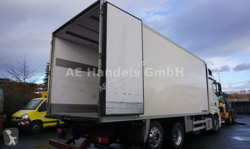 Vrachtwagen Mercedes 2551