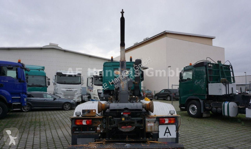 Vrachtwagen Mercedes 3348