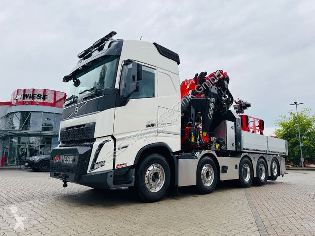 Camion Volvo 10x4 mit F1150 Ladekran,...