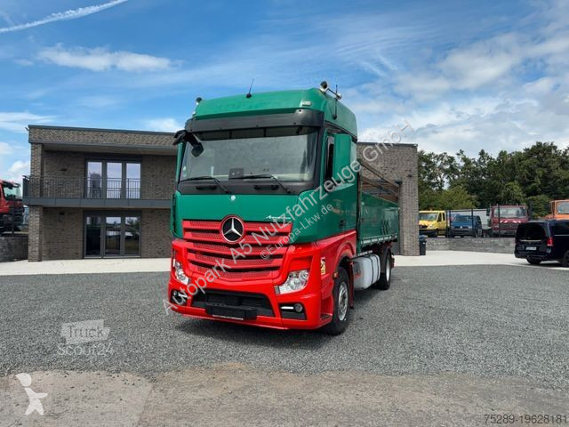Kamion Mercedes 1842 Kipper Dreiseitenkipper
