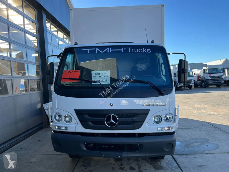 Lastbil Mercedes Accelo 915 4x2 Closed Cargo Truck