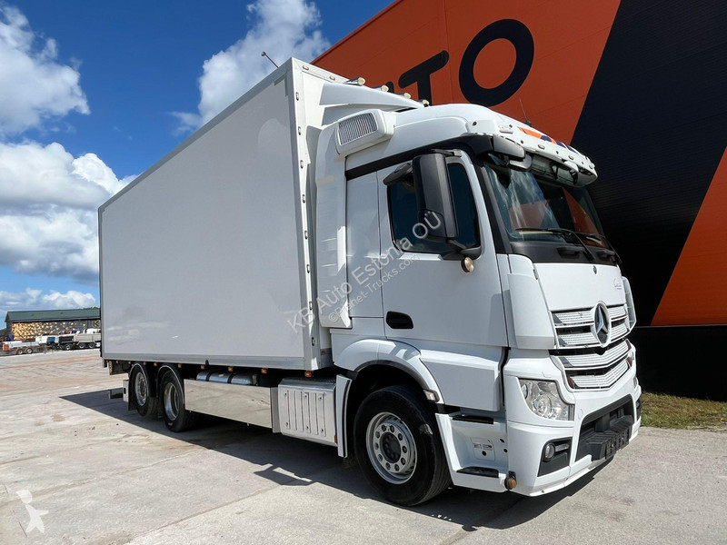 Camion Mercedes 6x2*4 BOX L=7401mm
