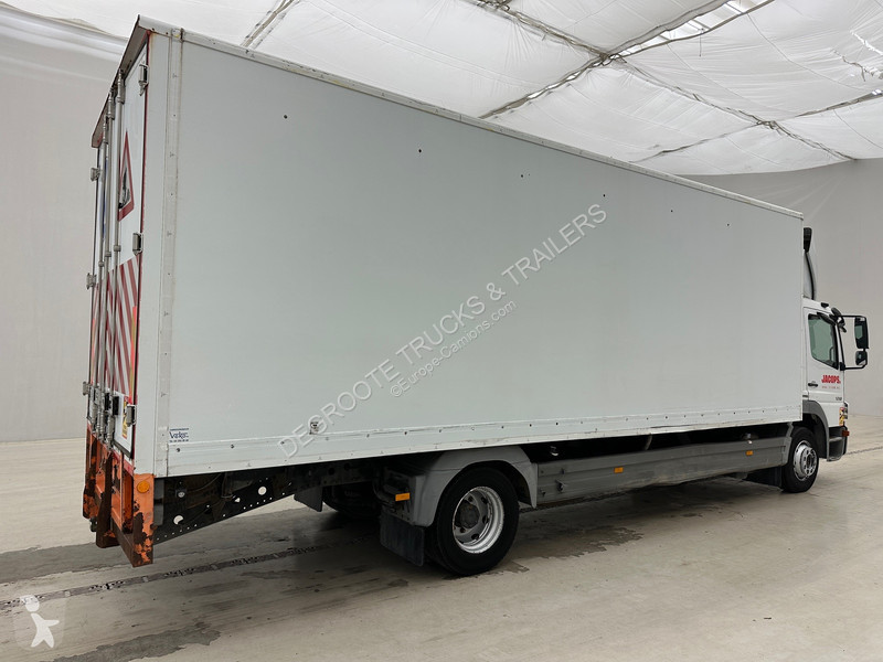 Vrachtwagen Mercedes 1218