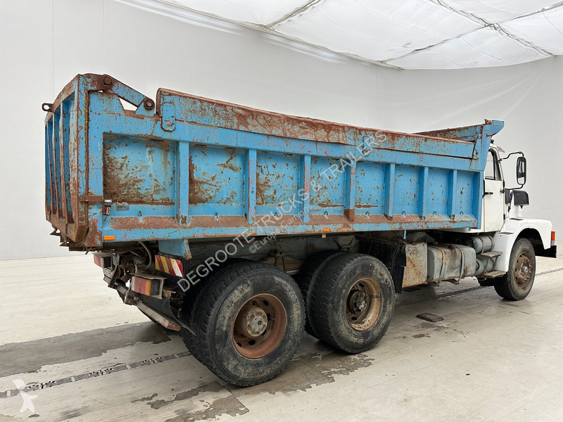 Vrachtwagen Volvo .320 - 6x4