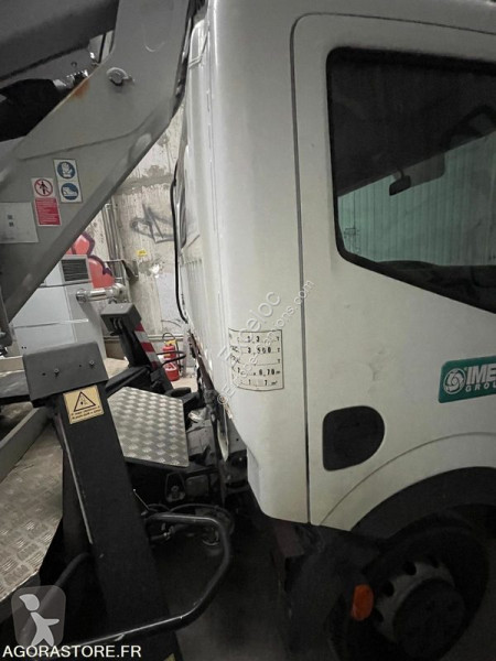 Véhicule utilitaire Nissan