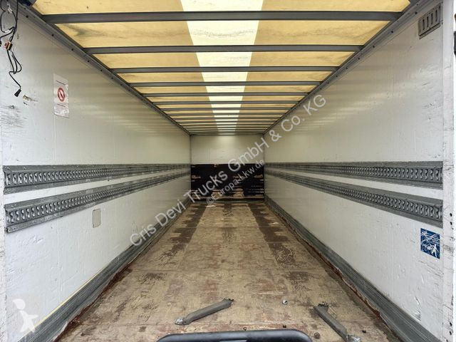 Kamion Iveco  Koffer 8,80 m + Ladebordwand 1,5t