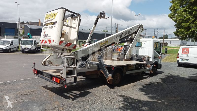 Véhicule utilitaire Nissan 35.12 with Isoli...