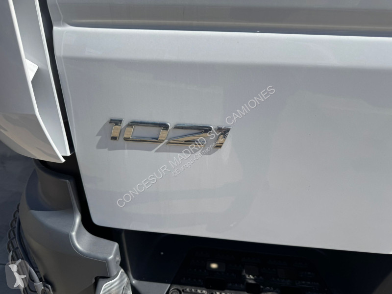 شاحنة Mercedes  1021 K + GANCHO...
