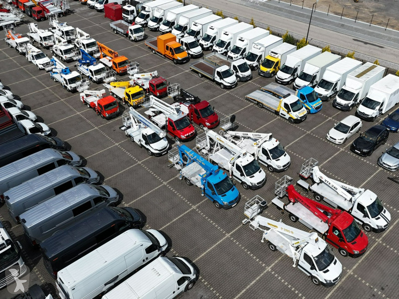 شاحنة Nissan Zwyżka Podnośnik Koszowy 4X4...