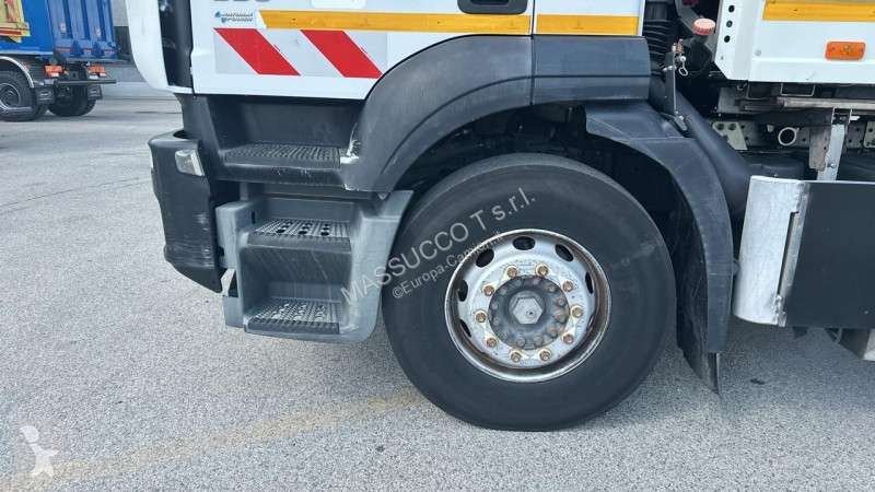شاحنة Iveco 330 6X2