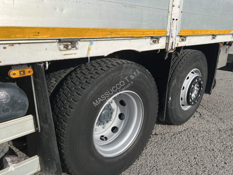 شاحنة Iveco 350 6X2