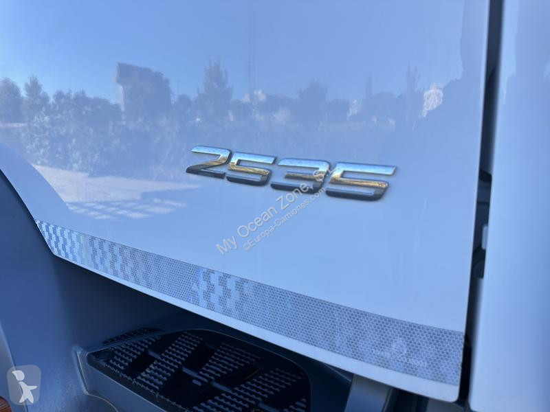 شاحنة Mercedes 2535