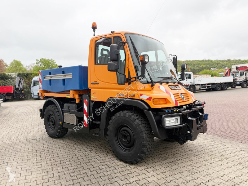 Engin de voirie Unimog U 300 4x4 U 300 405/10...