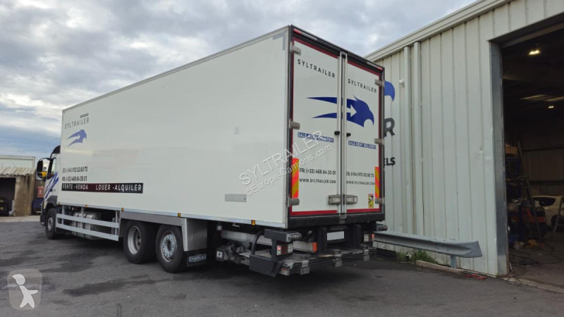 شاحنة Volvo 380  (LOCATION / RENT)