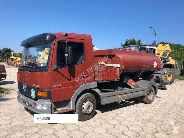 شاحنة Mercedes 818