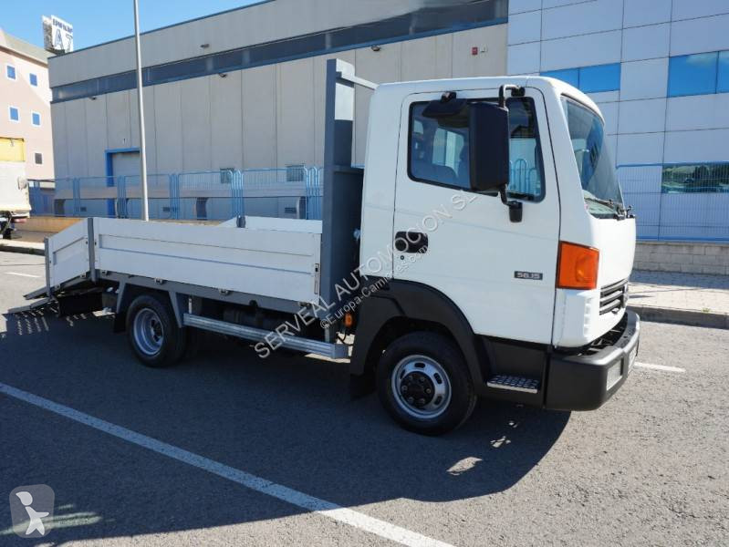 Teherautó Nissan 56.15