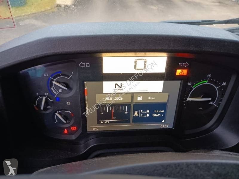 آلة لصيانة الطرق Renault