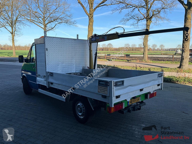 Lastbil Volkswagen open laadbak met HMF 152T2...