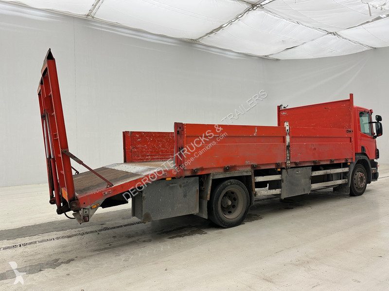 Nosič strojů Scania 94D.220