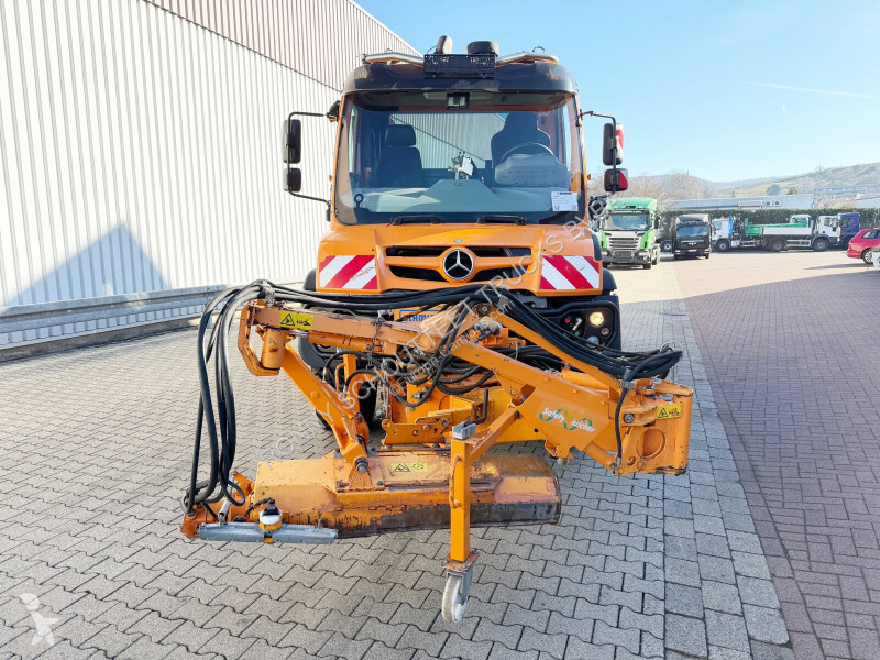 آلة لصيانة الطرق Unimog U 527 4x4 U 527 4x4,...