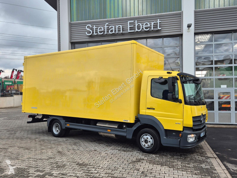 شاحنة Mercedes 816 4x2 Möbelkoffer 3 Sitze