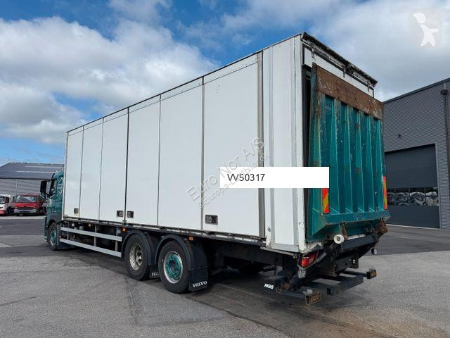 شاحنة Volvo FM330 6x2*4 Carrier Supra 1050 Nordic