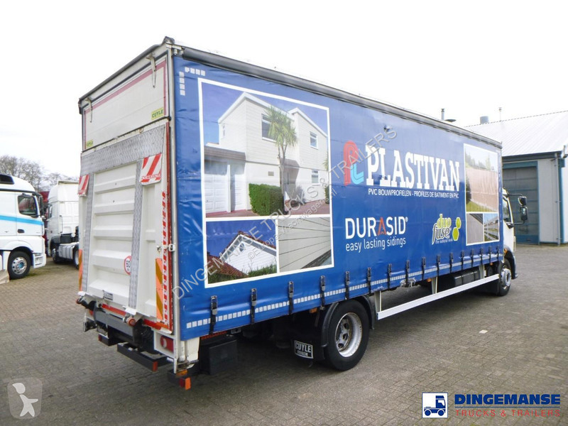 شاحنة Volvo 240 4x2 curtain sider