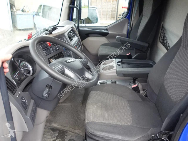 شاحنة DAF 210 oprijlaadbak,airco