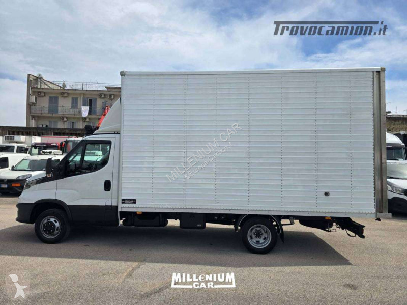 شاحنة Iveco 35-16 ANNO 2022 FURGONE 4,90