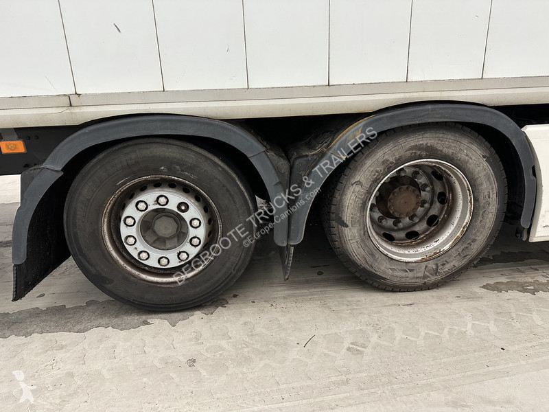 شاحنة Volvo 420 - 6x2