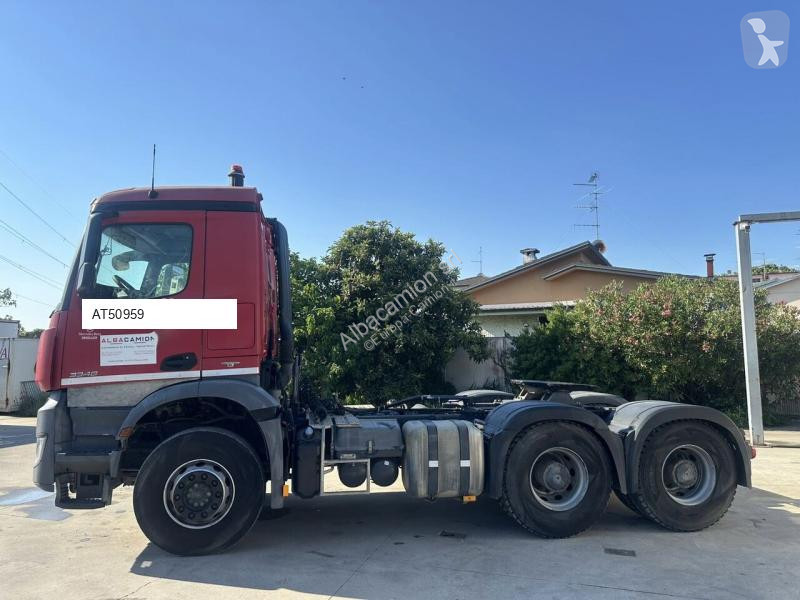شاحنة Mercedes 3348