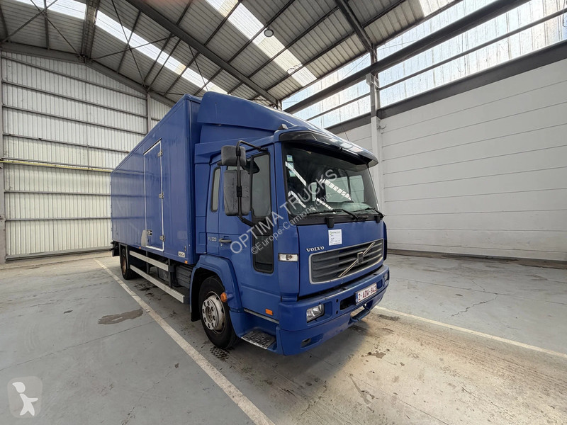 شاحنة Volvo 220 121651 km airco