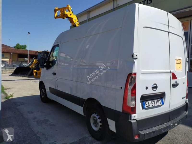 شاحنة Nissan NV400