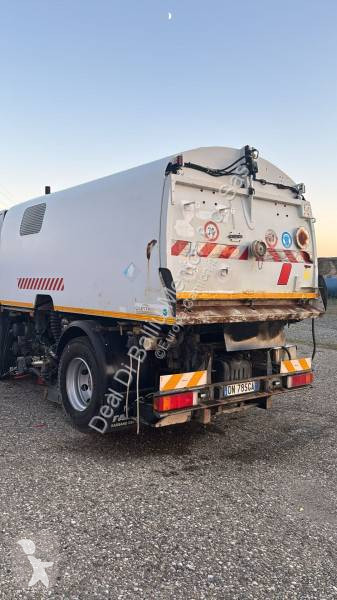 آلة لصيانة الطرق Iveco