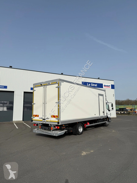 شاحنة DAF XB 210  4X2