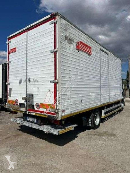 شاحنة Renault MIDLUM 240