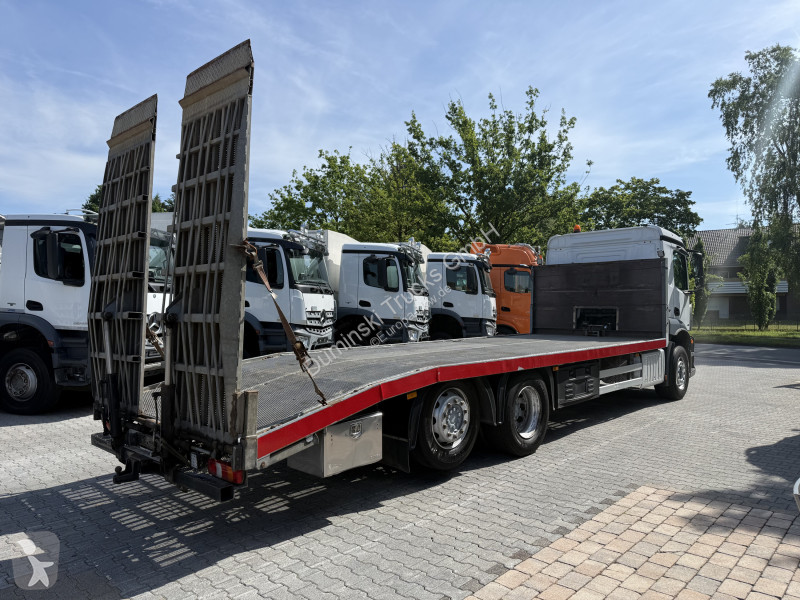 Nosič strojů Mercedes MP4 2532 6X2...
