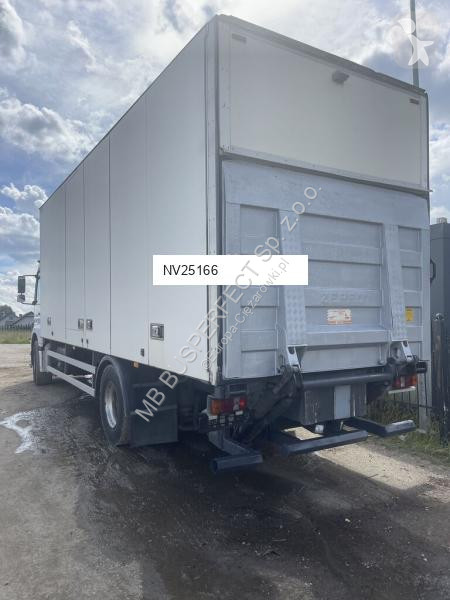Vrachtwagen Mercedes 1829 18 europalet