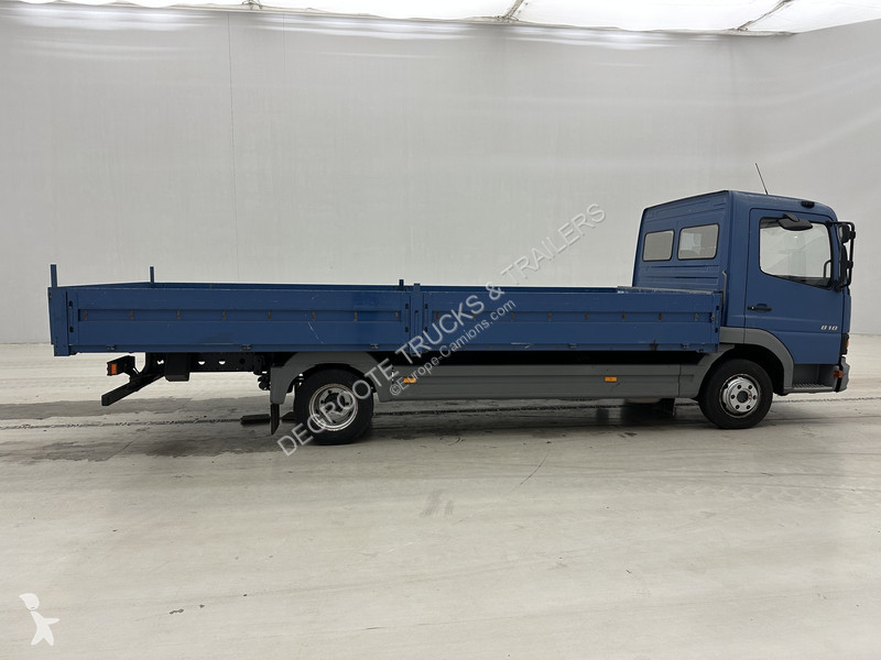 شاحنة Mercedes 818