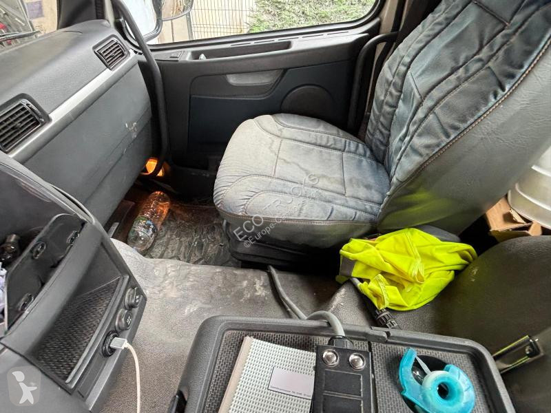 شاحنة Volvo 330