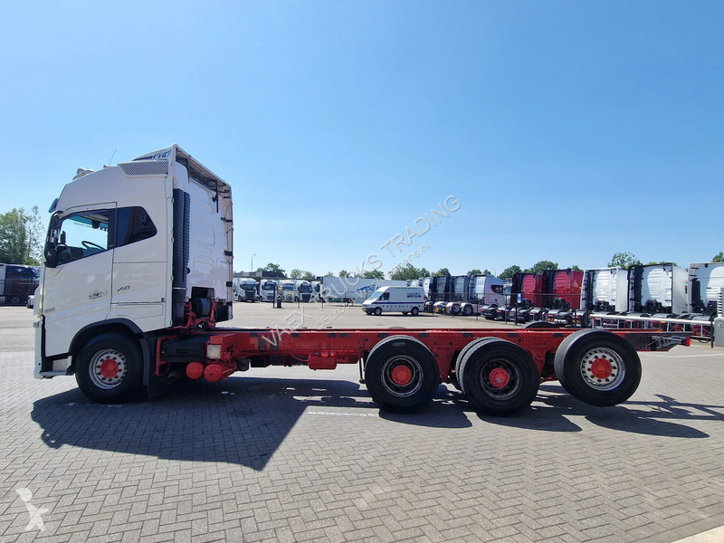 شاحنة Volvo 16750 Globetrotter 8x4*4 - Chassis...