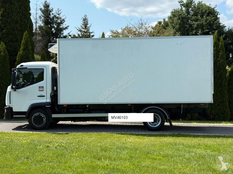 Камион Renault D7.5 MANUAL LAMBERET CARRIER...