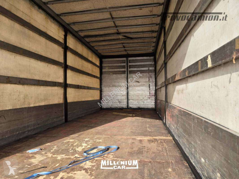 شاحنة Iveco 75E17 CENTINATO 6,80 SPONDA