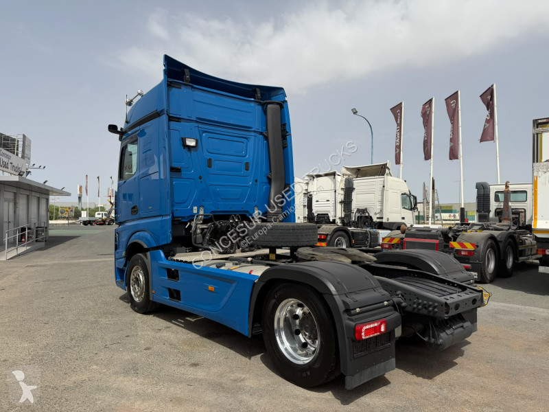 شاحنة Mercedes  1848 GIGA SPACE
