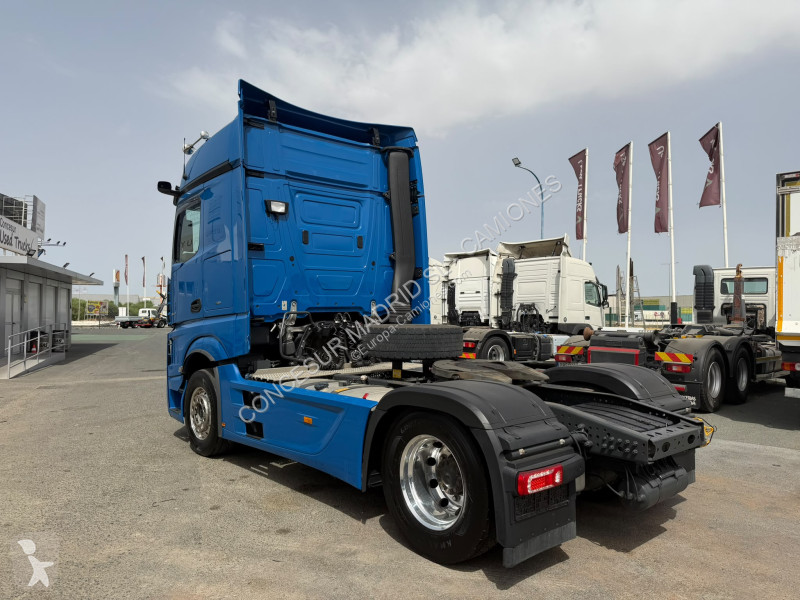 شاحنة Mercedes  1848 GIGA SPACE