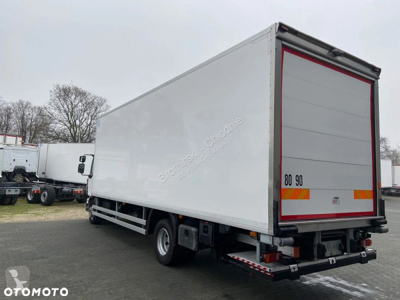 شاحنة Renault  MIDLUM 220 DXI 16 T  CARRIER...